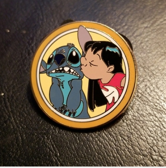 "DISNEY PINS" Your favorites & Grails are here !! Join my live !! - Picture 11 of 16